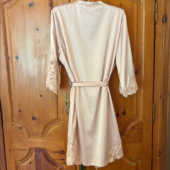 Le Rose Robe - Picture 6 of 8